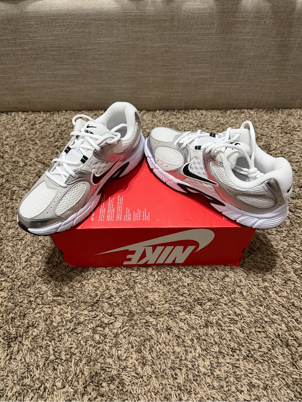 Nike V5 RNR - Picture 2 of 3